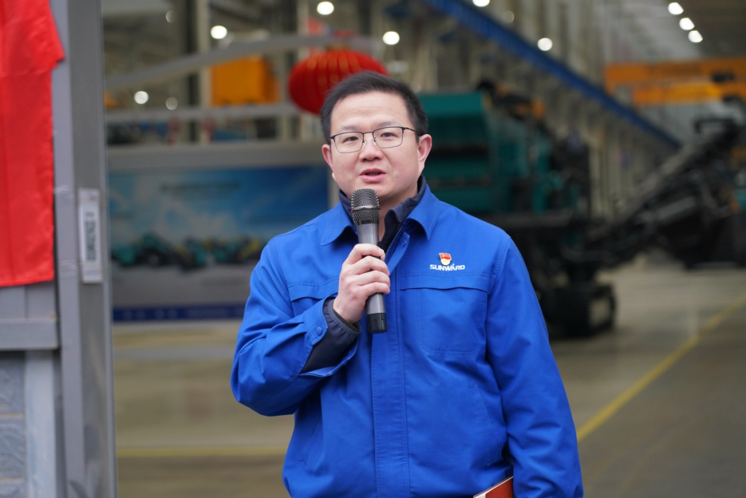 “持证上岗，，，，，成为破碎筛分装备的好管家！”