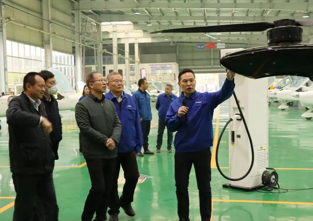 广州市国资委主任陈德俊考察龙8头号玩家智能航空工业基地