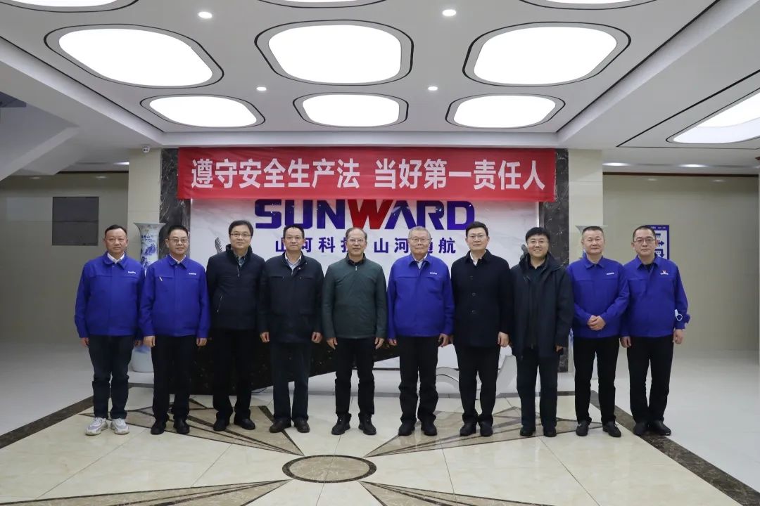 广州市国资委主任陈德俊考察龙8头号玩家智能航空工业基地