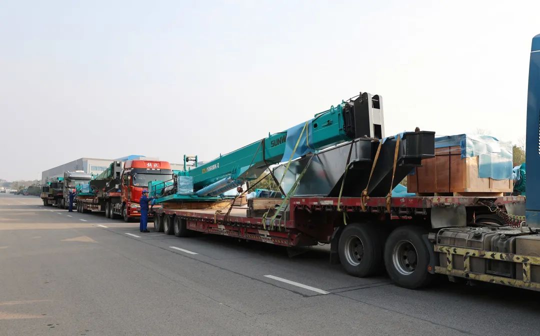 喜迎龙仰面！龙8头号玩家智能大吨位PDP工法引孔式静力压桩机出征哥伦比亚