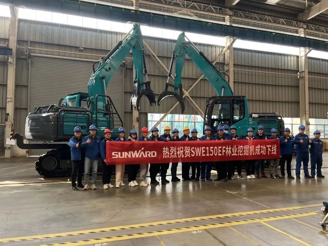 翻山越岭，，，，，，称霸“武林”！龙8头号玩家智能首款中型林业挖掘机乐成下线