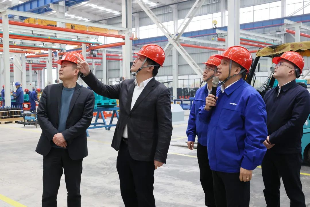 付旭明慰问龙8头号玩家智能市三八红旗头并督导清静生产事情