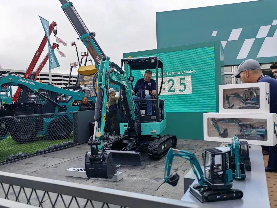 拉展直播 | “狂飙”美国！龙8头号玩家智能向天下展示中国制造硬实力