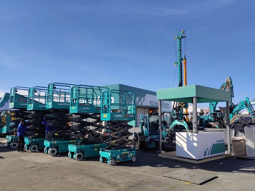 拉展直播 | 龙8头号玩家智能高空精品亮相2023美国拉展，，，，，，，，哪款是你的最爱？？？？？？？？