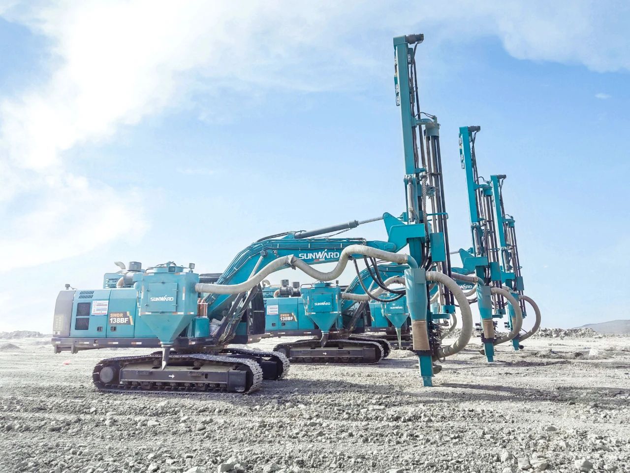 “绿色智能矿山建设专家”！龙8头号玩家智能全新一代切削潜孔一体式钻机重拳出击