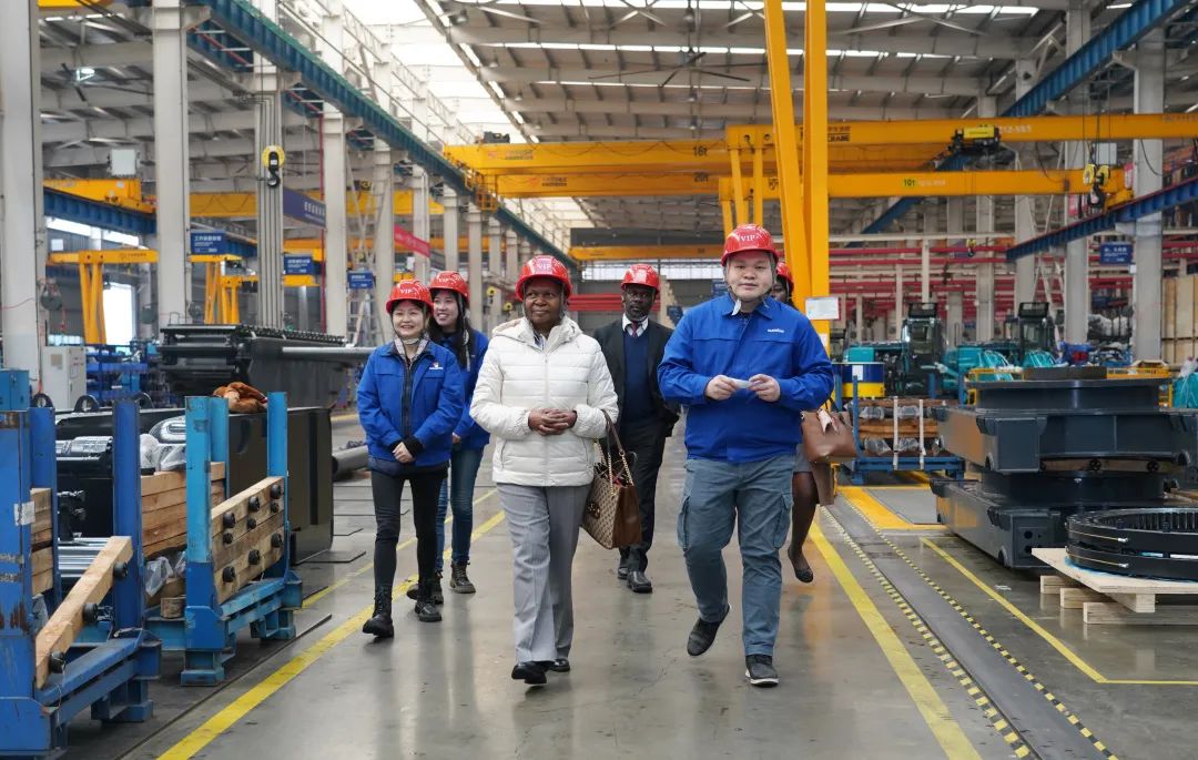 乌干达驻华大使到访龙8头号玩家智能