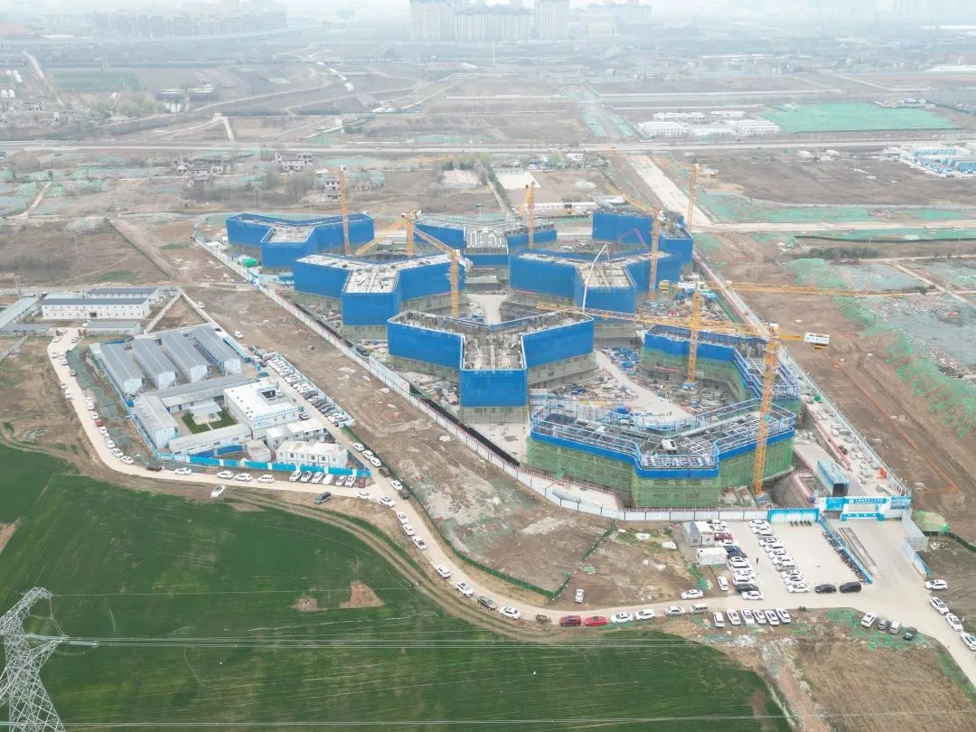 郁勃西北！龙8头号玩家江麓修建起重机械助建西安都会经济圈