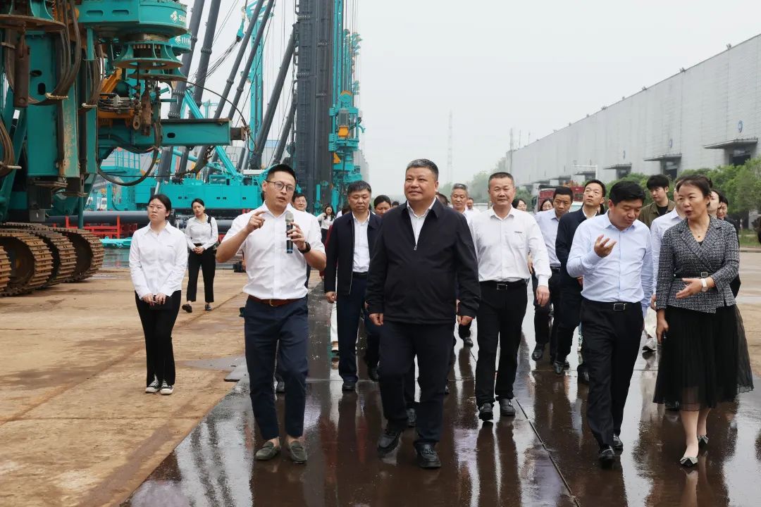 长沙市政协主席陈刚调研龙8头号玩家智能