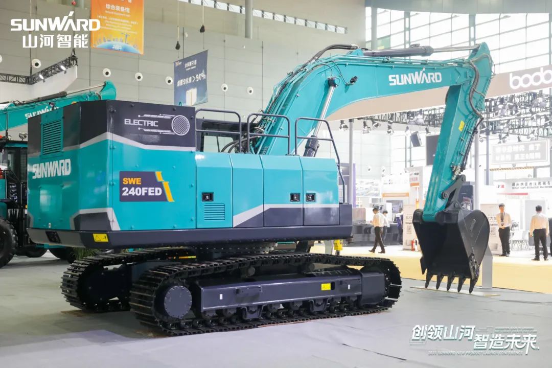 2023 CICEE | 龙8头号玩家智能亮相2023长沙国际工程机械展！智能化、电动化产品站C位