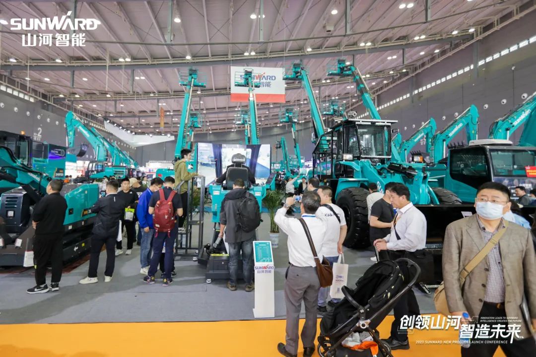 2023 CICEE | 龙8头号玩家智能亮相2023长沙国际工程机械展！智能化、电动化产品站C位