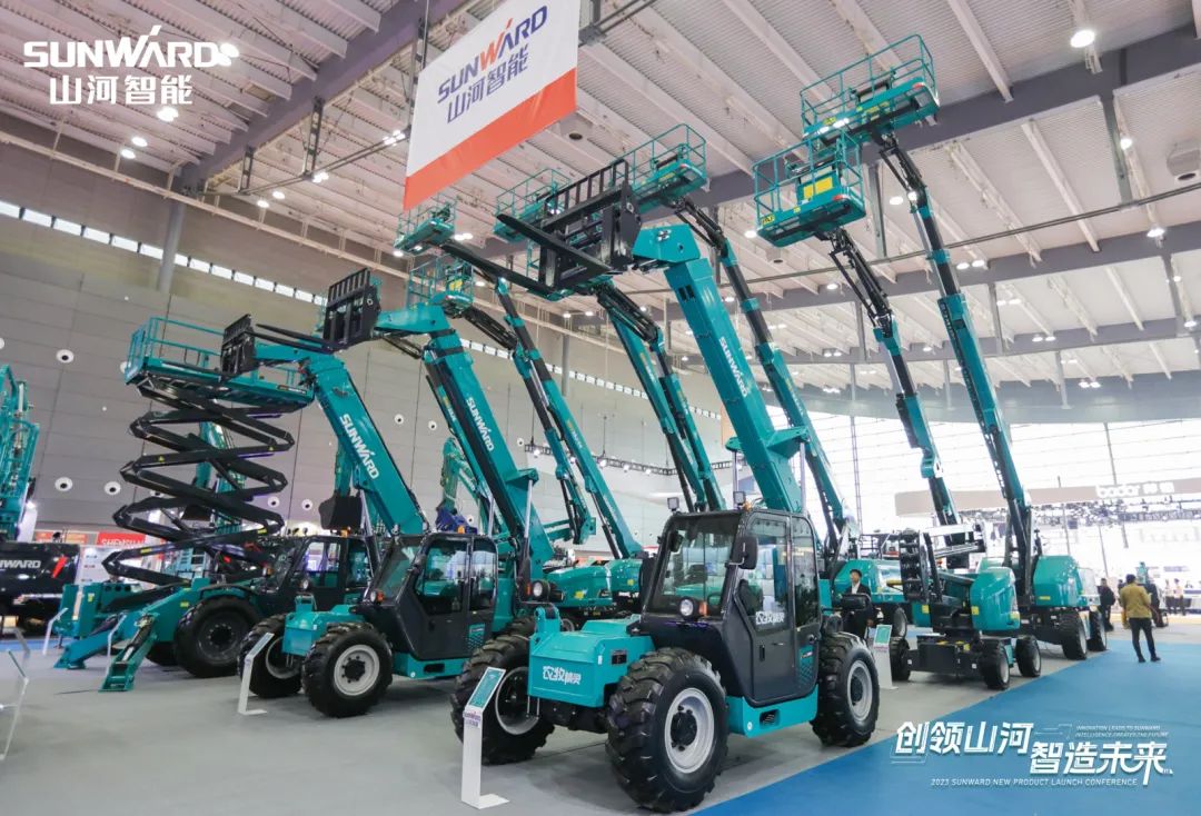 2023 CICEE | 龙8头号玩家智能亮相2023长沙国际工程机械展！智能化、电动化产品站C位