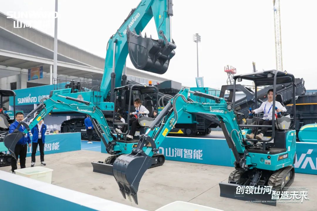 2023 CICEE | 龙8头号玩家智能亮相2023长沙国际工程机械展！智能化、电动化产品站C位