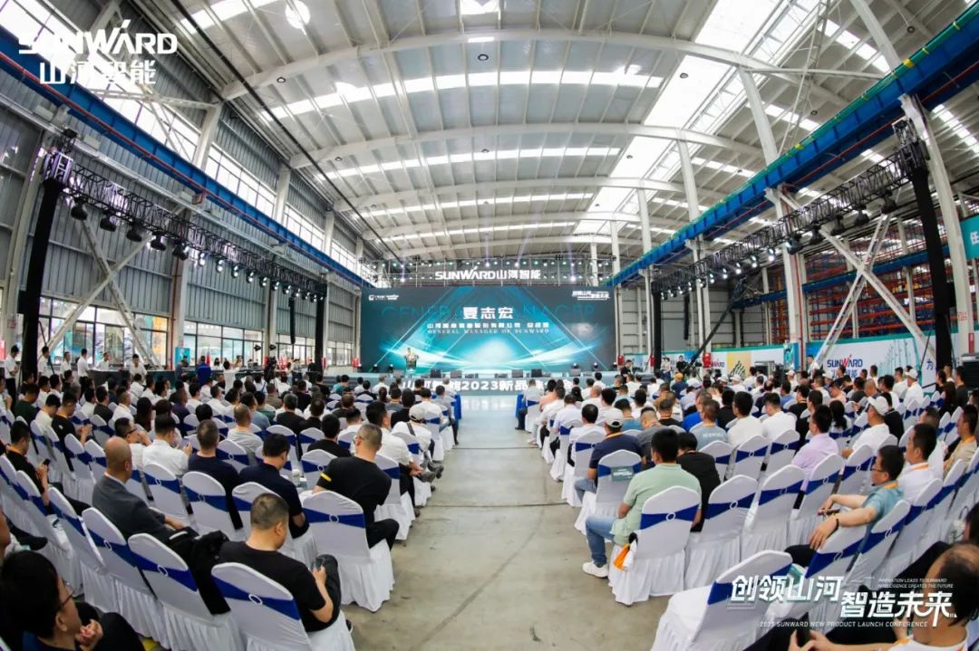 千人齐聚、爆品出击！龙8头号玩家智能新品推介会圆满举行