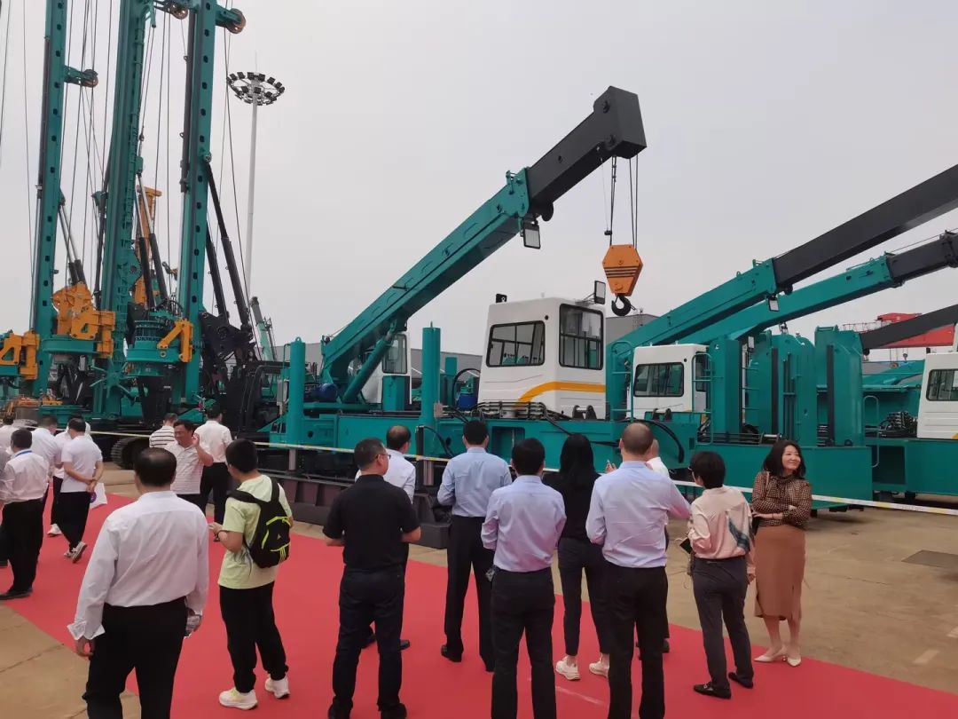 实力出圈！龙8头号玩家智能地下工程装备“大阅兵”来了