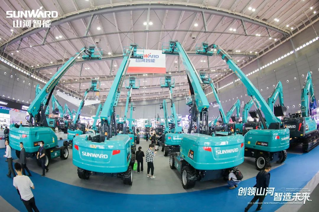 聚焦电动化、智能化！龙8头号玩家智能全系列高空机械产品亮相长沙展