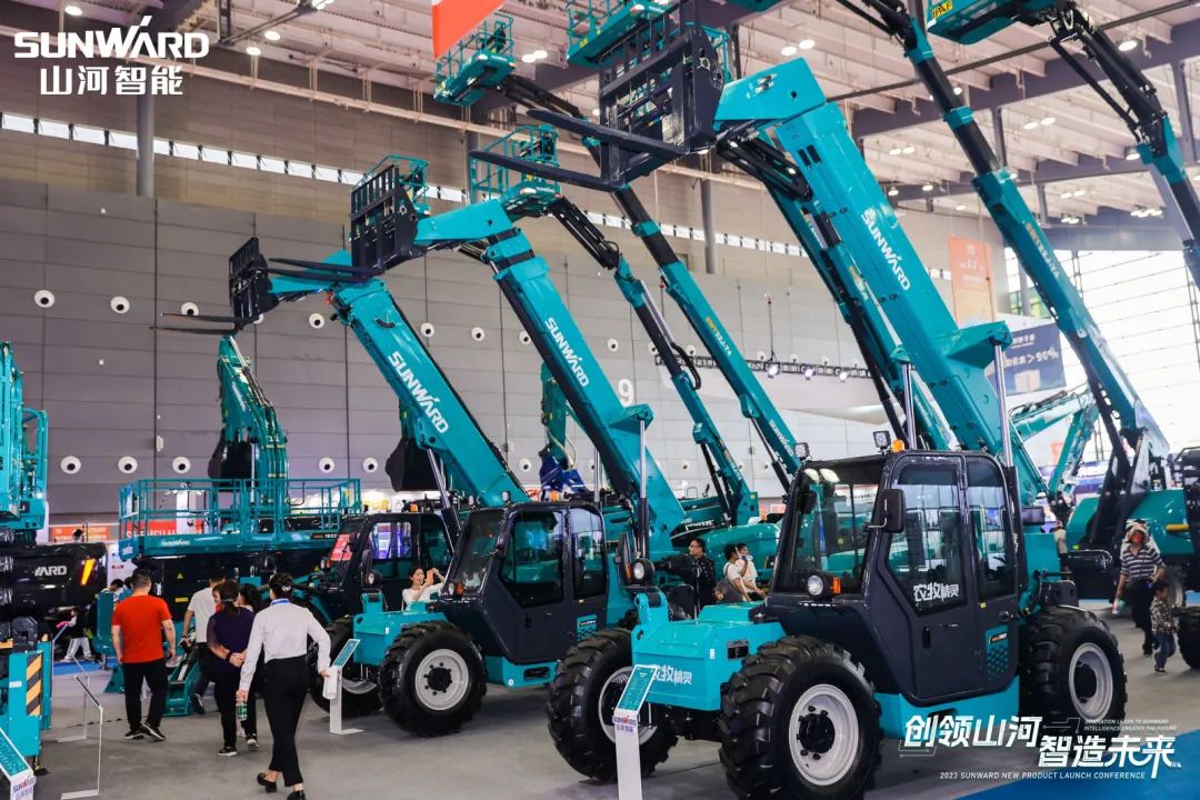 聚焦电动化、智能化！龙8头号玩家智能全系列高空机械产品亮相长沙展