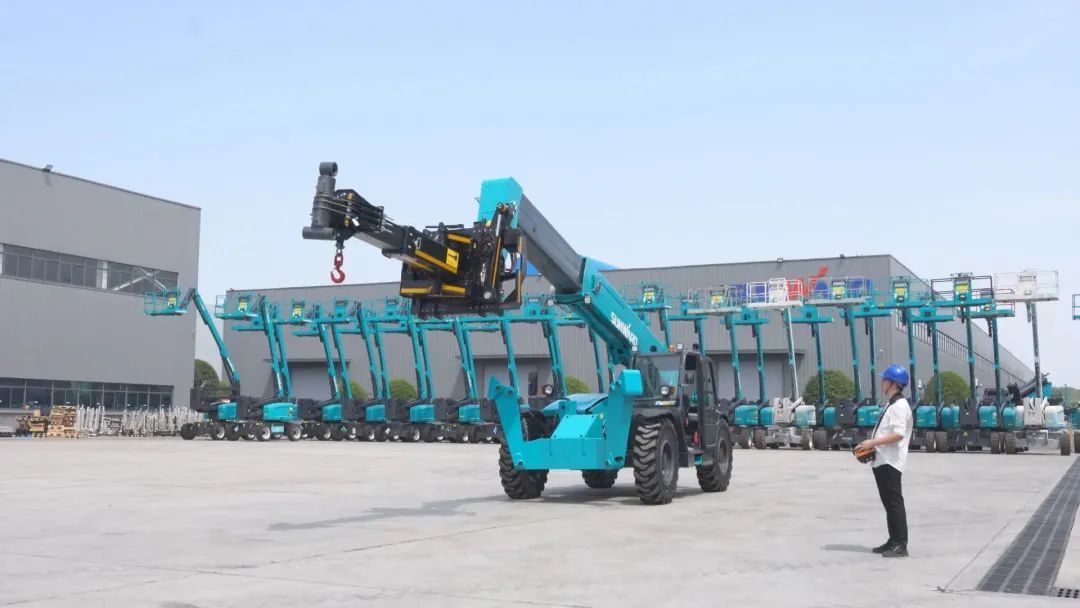 独家定制！龙8头号玩家智能油缸替换机械人顺遂下线