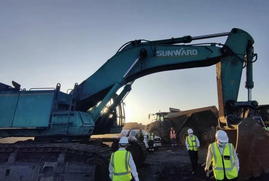 上岸南非，，，，，，，龙8头号玩家智能新型凿岩利器交付客户