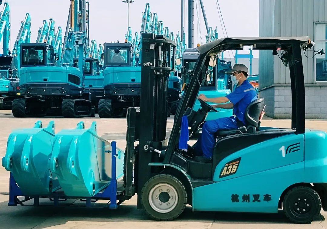 劳动庆幸，，，，，创立伟大！纪录那些通俗且伟大的劳动瞬间