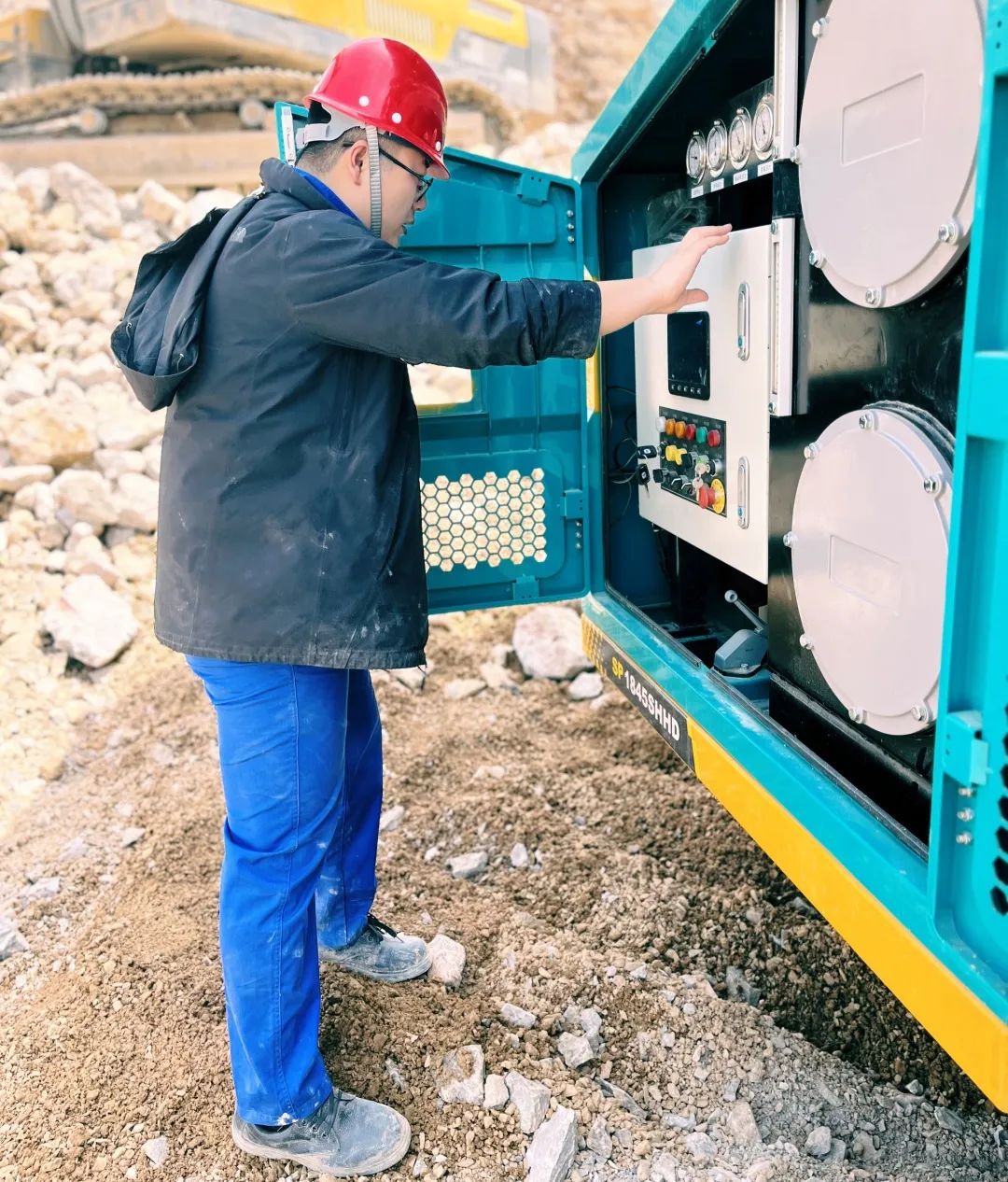 劳动庆幸，，，，，创立伟大！纪录那些通俗且伟大的劳动瞬间
