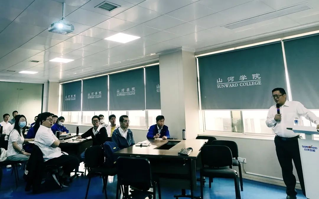 劳动庆幸，，，，，创立伟大！纪录那些通俗且伟大的劳动瞬间