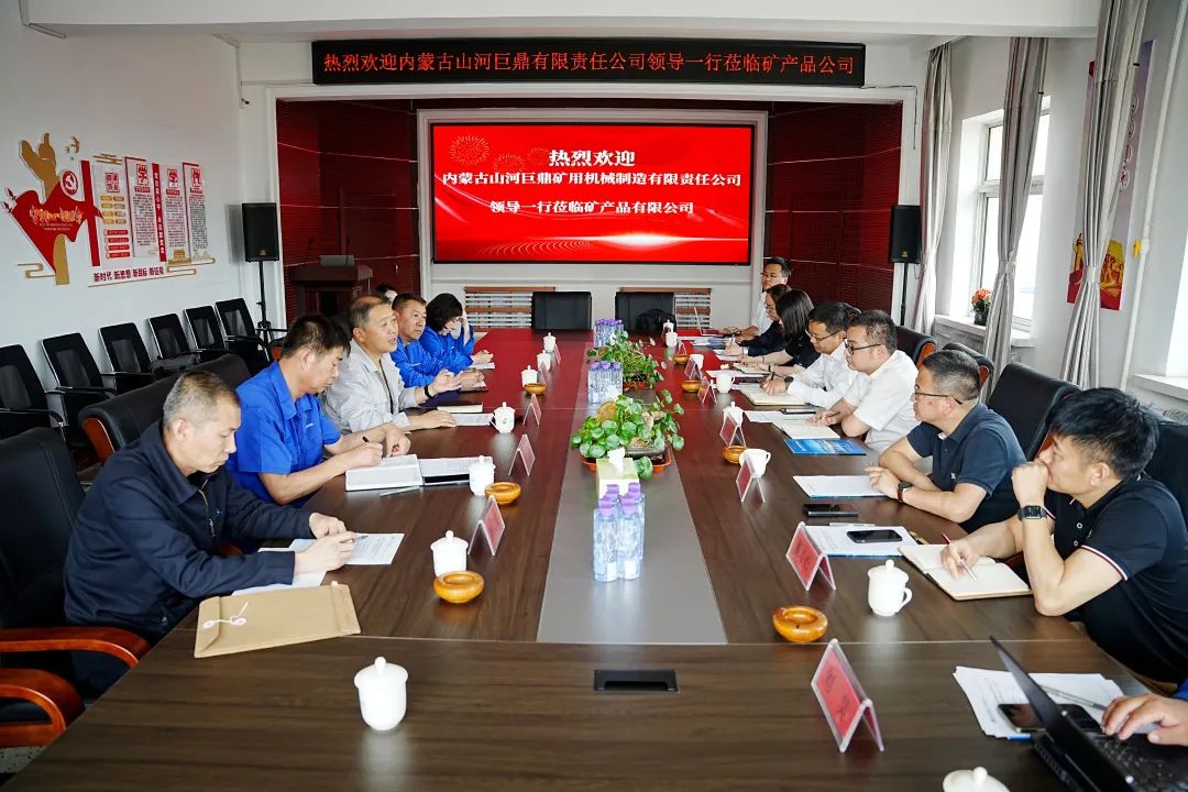 一连助力“双碳”目的，，，，，龙8头号玩家巨鼎LNG矿卡在辽宁批量应用