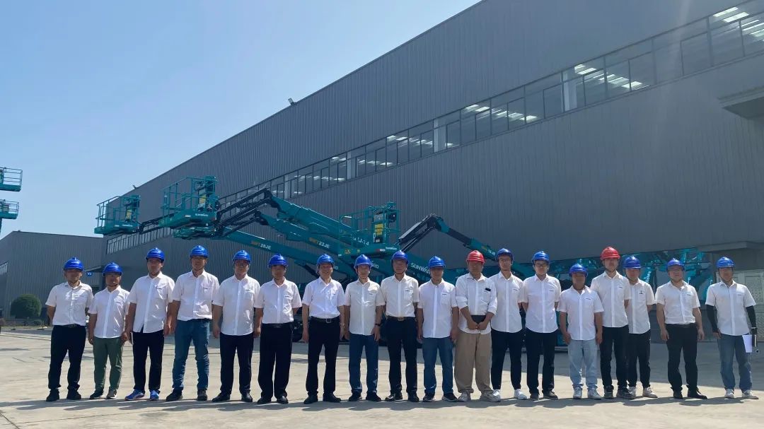 新能源家族再添“新丁”！龙8头号玩家智能三款电动臂式高空作业平台齐下线