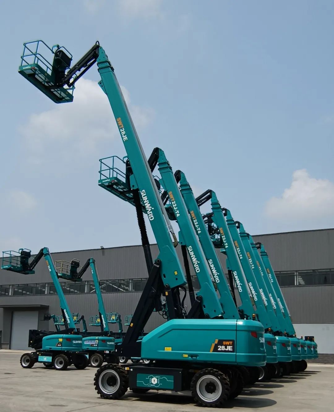 新能源家族再添“新丁”！龙8头号玩家智能三款电动臂式高空作业平台齐下线