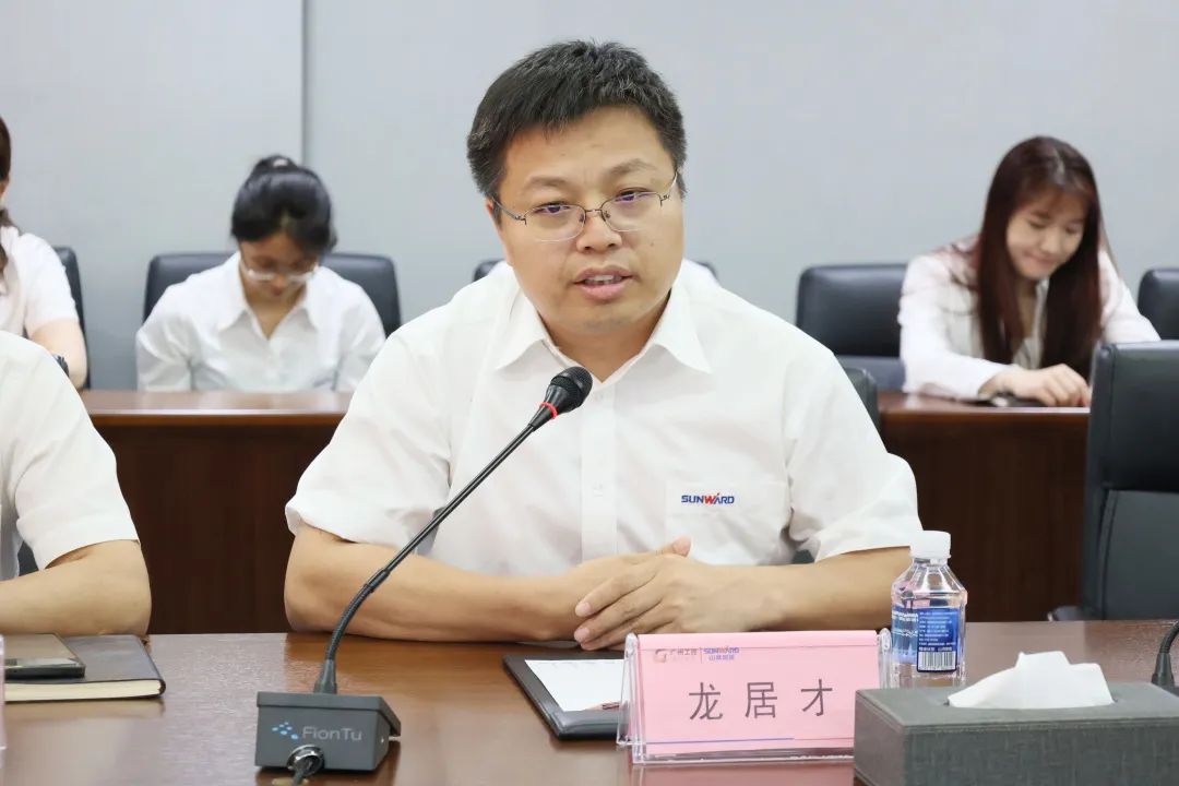 携手开启绿色转型之路！龙8头号玩家智能&南京盖百氏增程式电动旋挖钻机签约仪式乐成举行