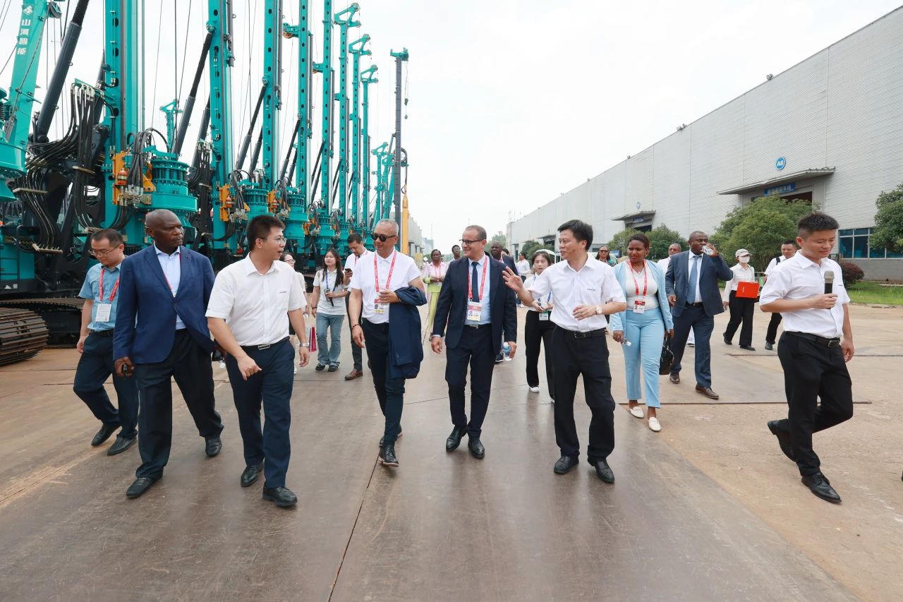 中非经贸展览会圆满落幕，，，，，，龙8头号玩家智能续写对非相助新篇