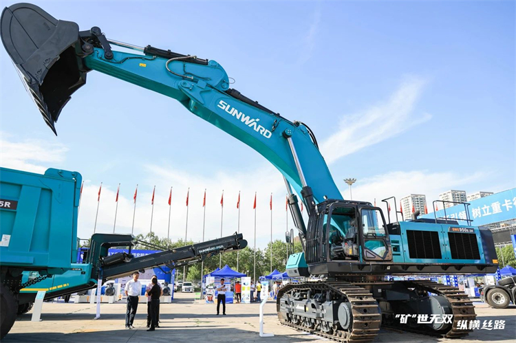 “矿”世无双，，，，，，，纵横丝路！龙8头号玩家智能亮相第十三届新疆国际矿业与装备展览会