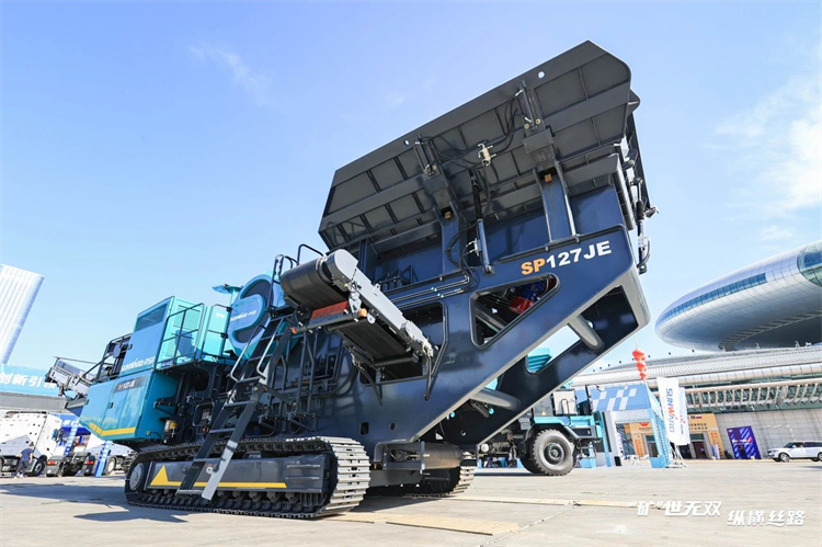 “矿”世无双，，，，，，，纵横丝路！龙8头号玩家智能亮相第十三届新疆国际矿业与装备展览会