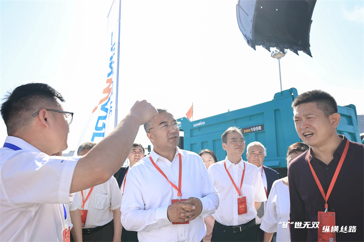 “矿”世无双，，，，，，，纵横丝路！龙8头号玩家智能亮相第十三届新疆国际矿业与装备展览会