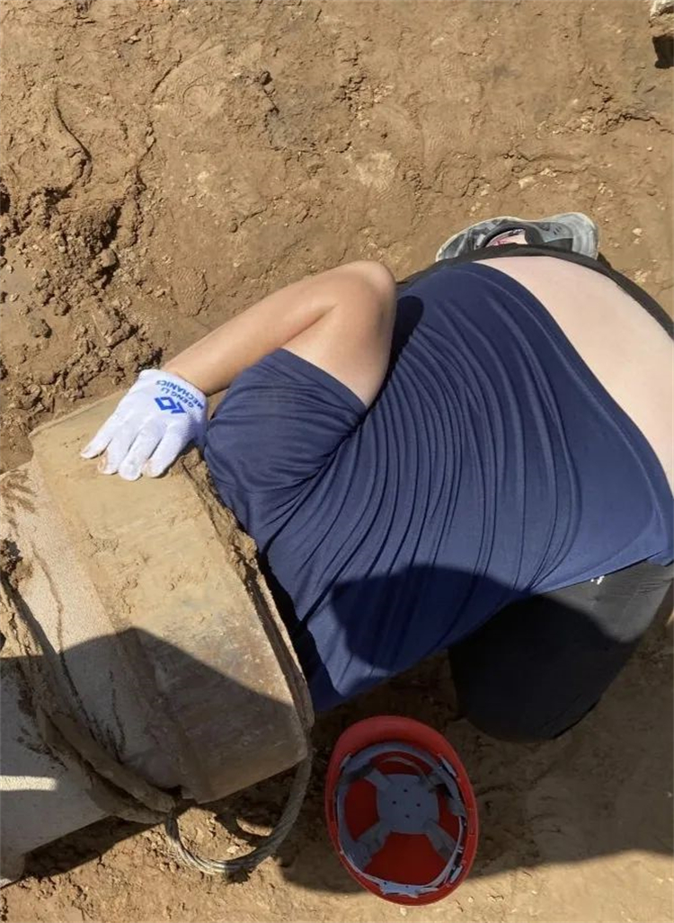 热情似火，，，，，，，，效劳加码！龙8头号玩家智能基础装备效劳万里行为您保驾护航