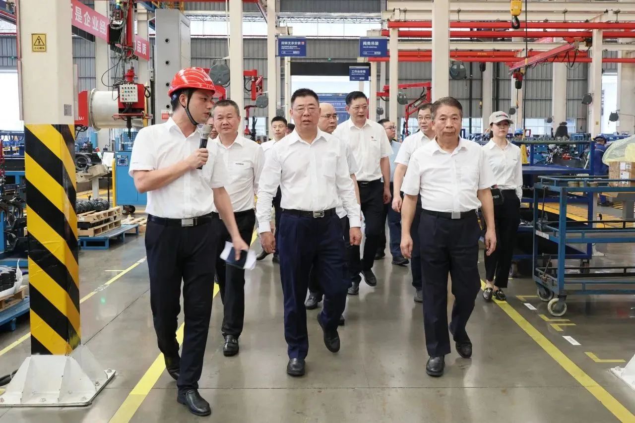 两门第界500强企业董事长同访龙8头号玩家智能