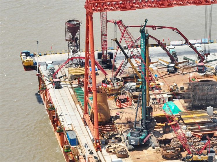 喜报！龙8头号玩家智能完成“全球最大”6.3米直径旋挖桩成孔成桩