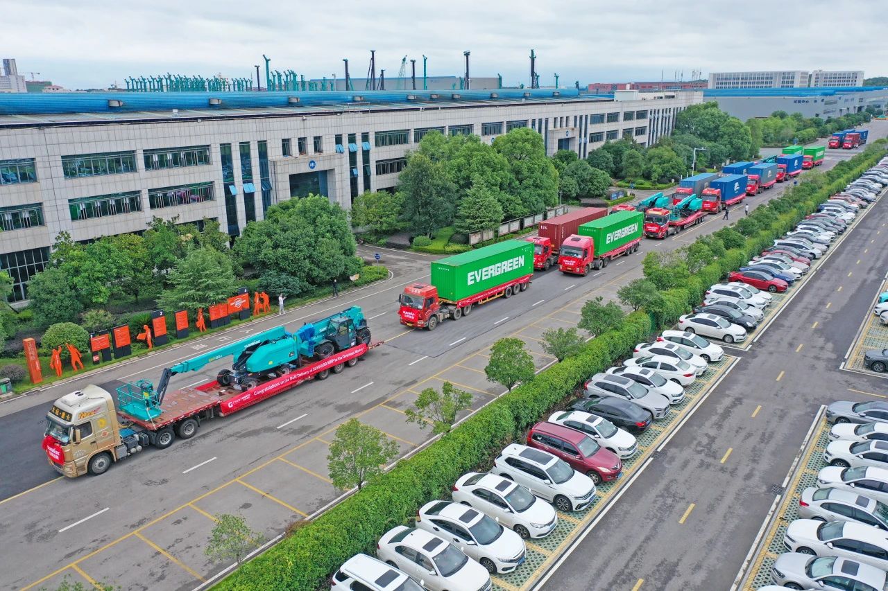 深化全球结构，，，，，，加速出海程序！龙8头号玩家智能高空机械装备外洋订单大型发货仪式圆满举行