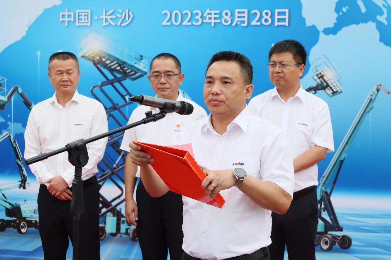 深化全球结构，，，，，，加速出海程序！龙8头号玩家智能高空机械装备外洋订单大型发货仪式圆满举行