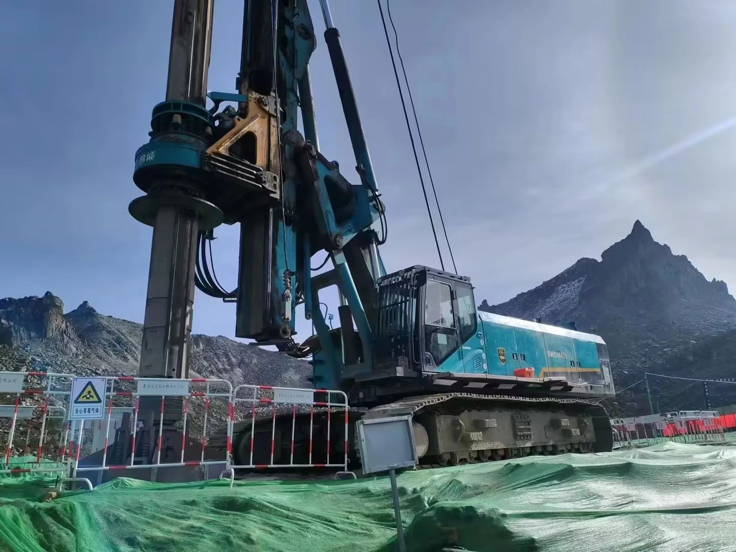 助力天下最高海拔特高压直流输电工程，，，，，龙8头号玩家智能旋挖钻机展现硬核实力