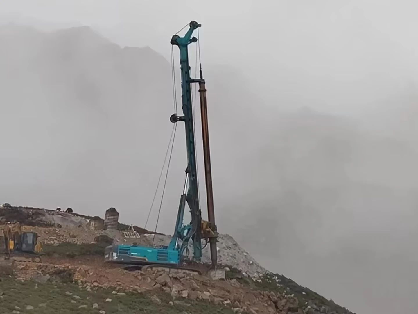 助力天下最高海拔特高压直流输电工程，，，，，龙8头号玩家智能旋挖钻机展现硬核实力