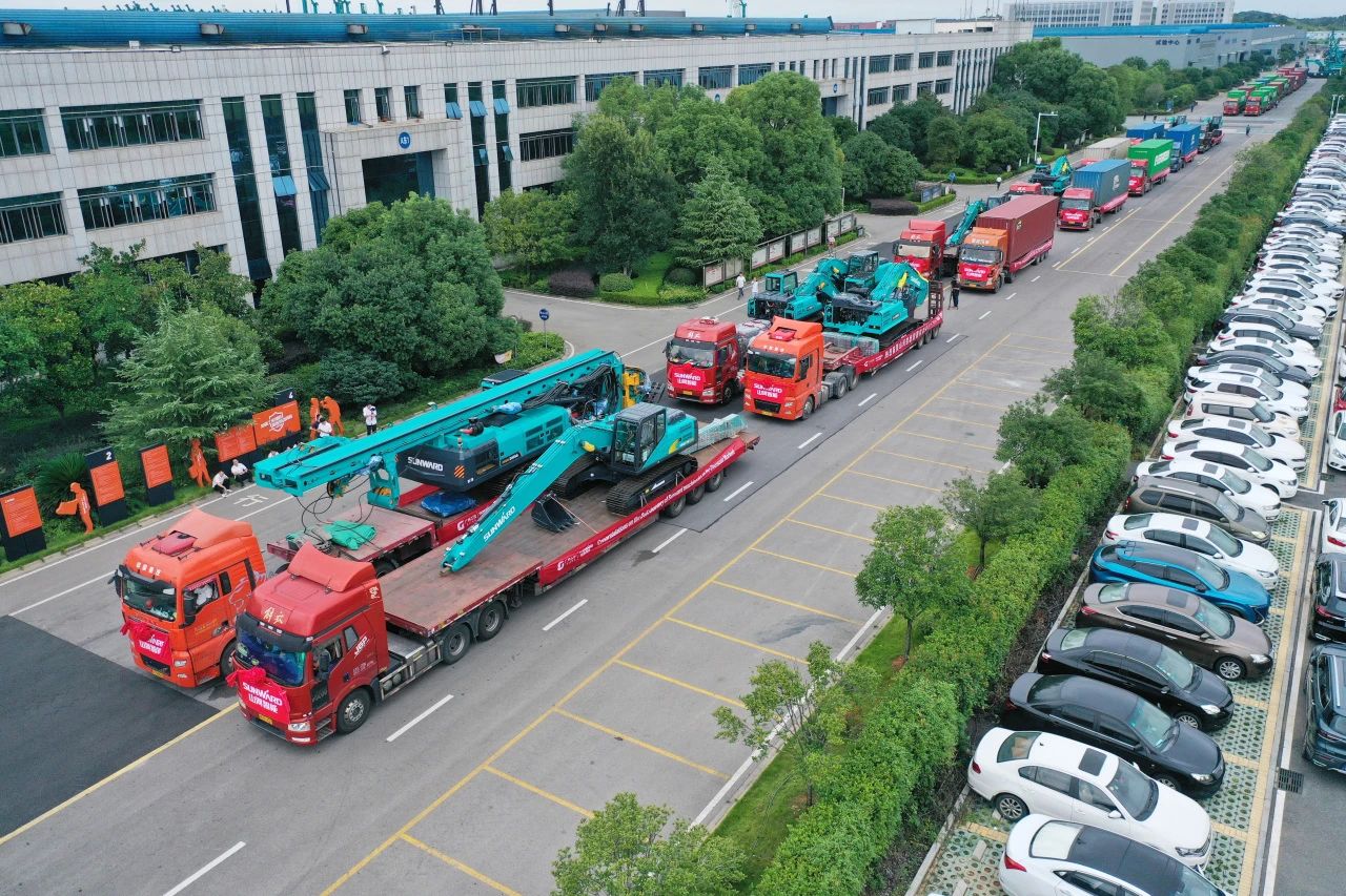 一连进军国际市。。。。。。×8头号玩家智能近百台装备集中发货