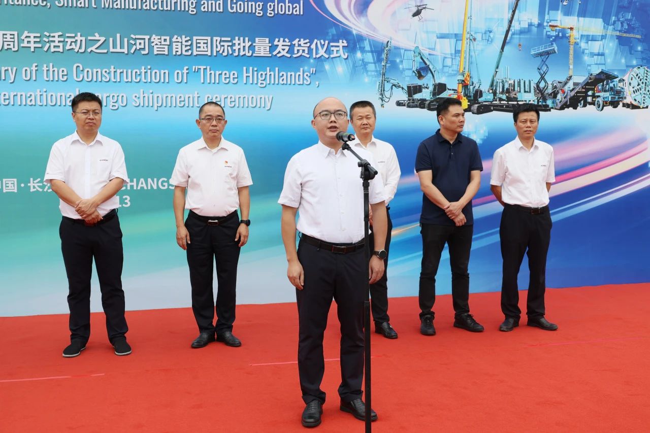 一连进军国际市。。。。。。×8头号玩家智能近百台装备集中发货