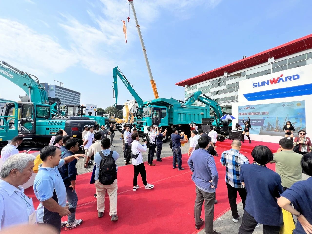 深耕细作，，，，，，逆势增添！龙8头号玩家智能艳服亮相印尼雅加达矿业展