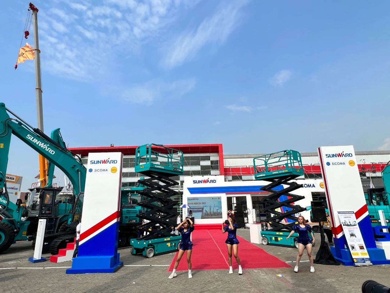 深耕细作，，，，，，逆势增添！龙8头号玩家智能艳服亮相印尼雅加达矿业展