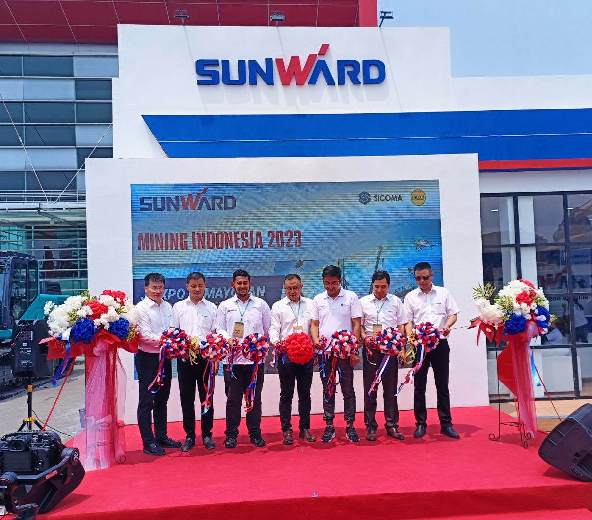 深耕细作，，，，，，逆势增添！龙8头号玩家智能艳服亮相印尼雅加达矿业展