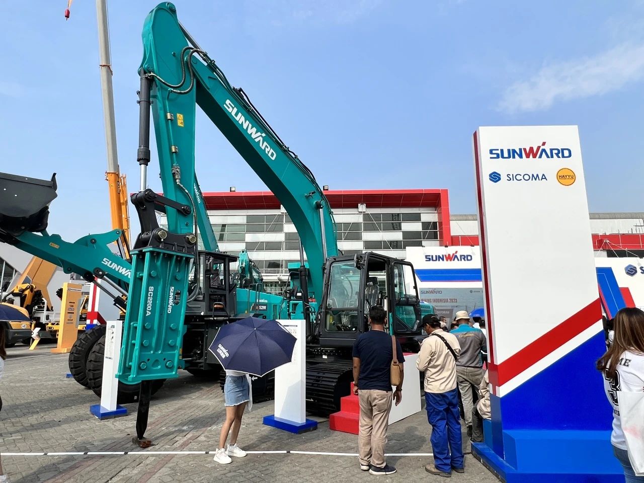 深耕细作，，，，，，逆势增添！龙8头号玩家智能艳服亮相印尼雅加达矿业展