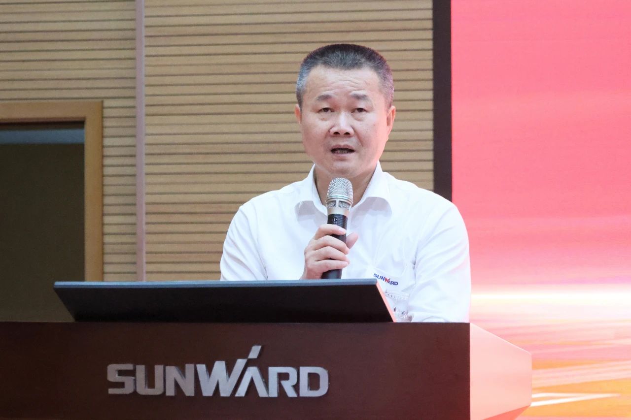 强信心 聚协力 共建优美家园——庆祝龙8头号玩家智能建设24周年表扬大会盛大召开