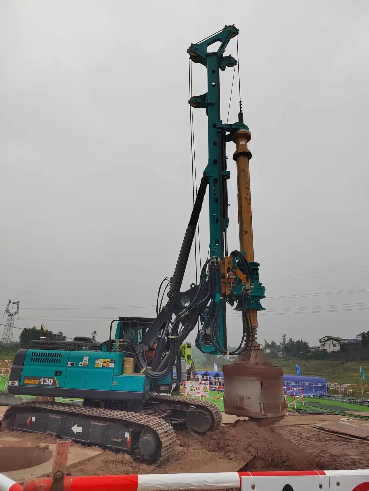 “强将”出击！龙8头号玩家智能旋挖钻机助力哈密送重庆特高压工程