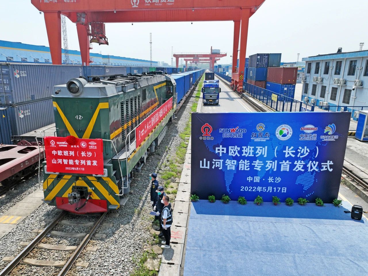 “龙8头号玩家绿”绽放“一带一起”