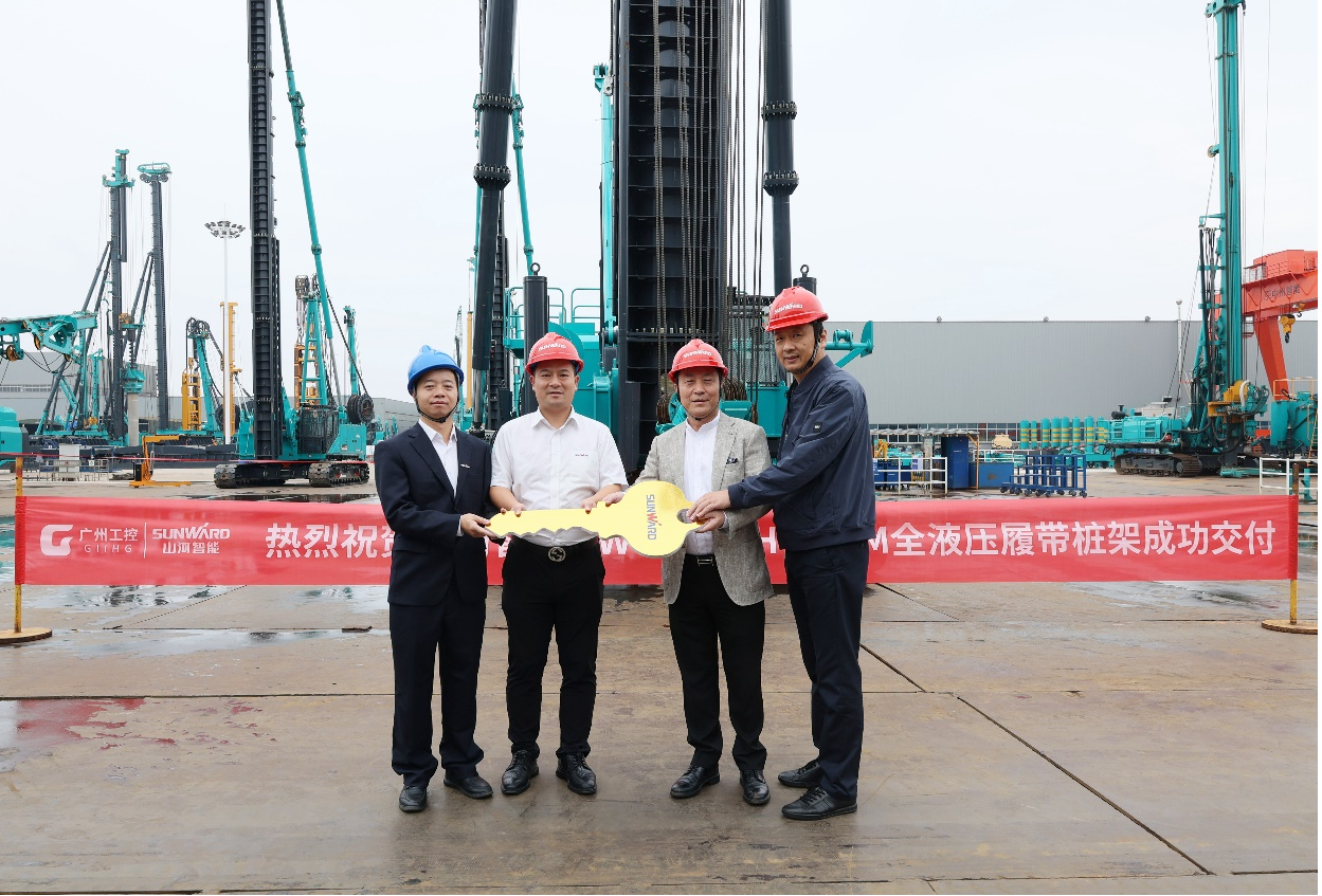 民族品牌获认可！龙8头号玩家智能桩架产品交付香港客户